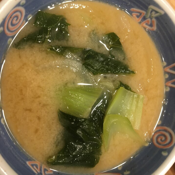 青梗菜と玉ねぎの味噌汁